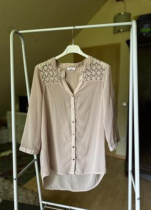 Легка літня блуза з мереживом