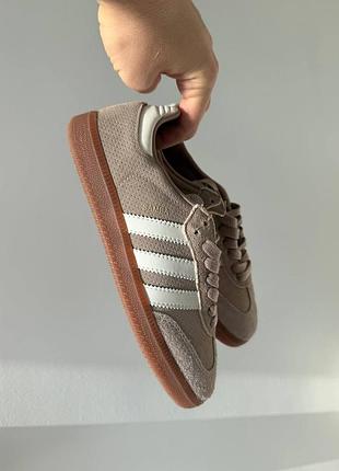 Жіночі кросівки adidas samba chalky brown адідас коричневого кольору