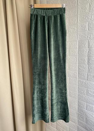 Зелені штани-кльош з високою посадкою від liz devy