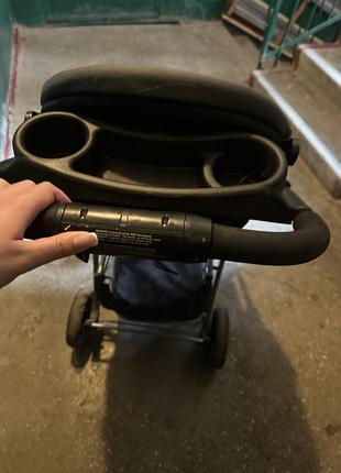 Коляска для дитини дуже зручна, в гарному стані. капюшон опускається дуже низько