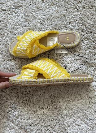 Новые мягкие шлепанцы