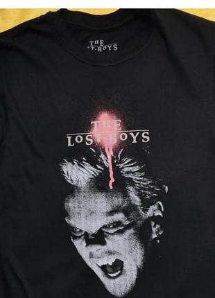 Идеальная футболка the lost boys мерч из фильма о вампирах размер м на s будет свободно