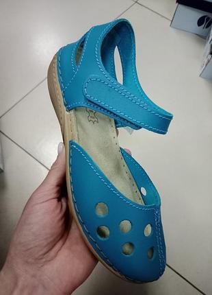 Закриті шкіряні босоніжки inblu. розпродаж