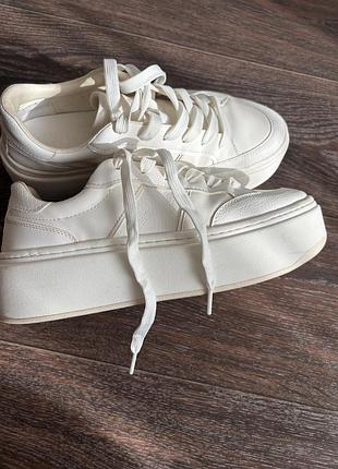 Продам кросівки zara