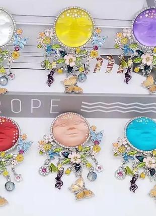 Брошка з маркуванням