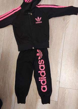 Спортивный фирменный костюмчик