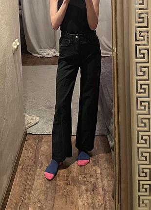 Джинси defacto