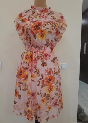 Красивое нежное платье платье сукна цветы