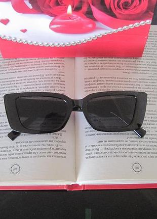 Модні сонцезахисні окуляри 28н