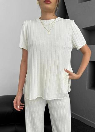 Костюм жіночий в'язаний в рубчик