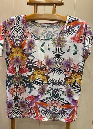 Футболка в наявності 20.