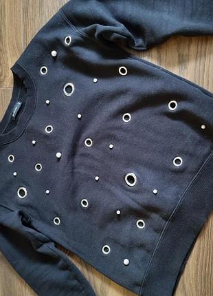 Свитшот с металлическим декором