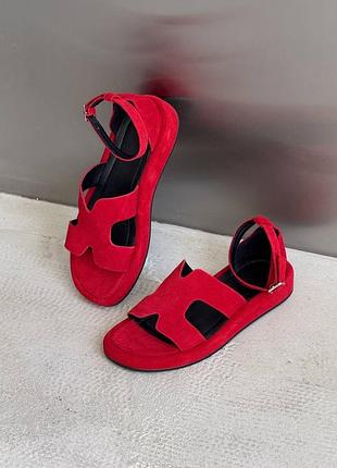 Жіночі червоні босоніжки
