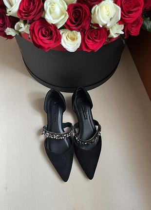 Туфлі з трендовий гострим носиком