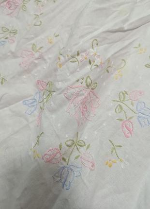 Овальная вышитая скатерть 250/160