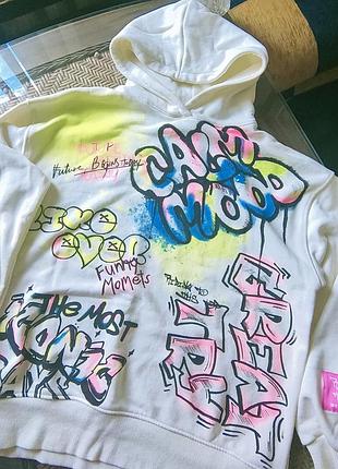 Худи из граффити zara