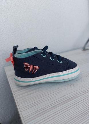 Брендові пінетки для дівчинки