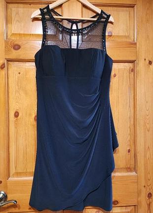 Маленьке чорне плаття