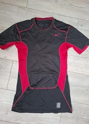 Футболка спортивна жіноча nike. m.