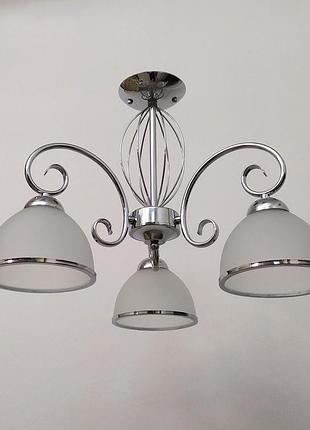 Люстра в классическом стиле на 3 плафона
