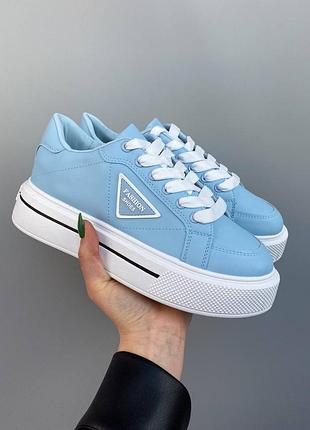 Голубые кеды на утолщенной подошве