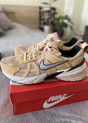 Кросівки nike v2k run оригінал, розмір 43, бежеві