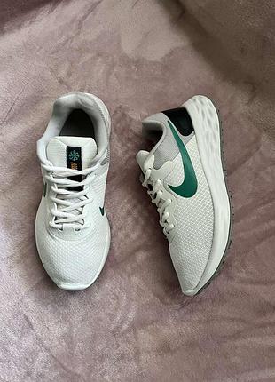 Кросівки фірми nike 38 розміри за устілкою 24,5 см.