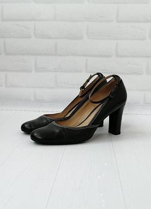 Черные кожаные туфли на устойчивом каблуке unisa