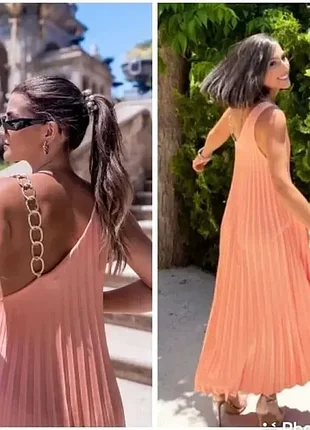 Zara сатинова плісирована сукня з ланцюгом