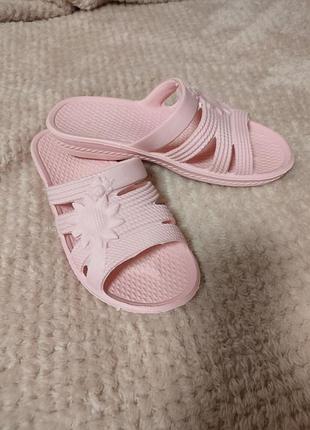 Шльопанці жіночі