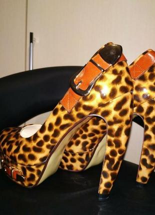 Мегакрутые туфли на каблуке "скала", леопардовый принт,плотный лак,золотая фурнитура