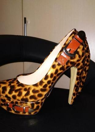 Мегакрутые туфли на каблуке "скала", леопардовый принт,плотный лак,золотая фурнитура5 фото