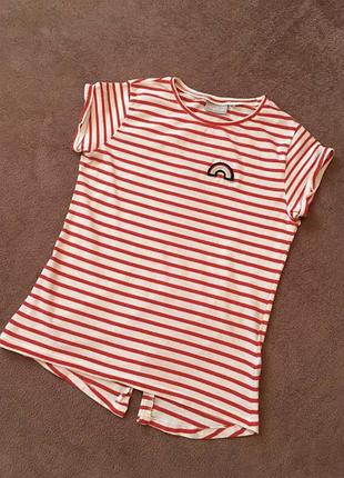 Футболка білого кольору в червону смужку