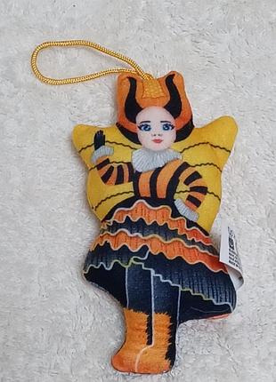 Мягкая игрушка пчела королева, green bee masked slinger макдональдс 2023