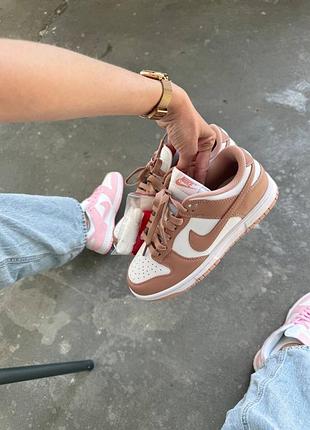 Класні жіночі кросівки nike air max turned yellow on black rose braata premium білі мокко2 фото