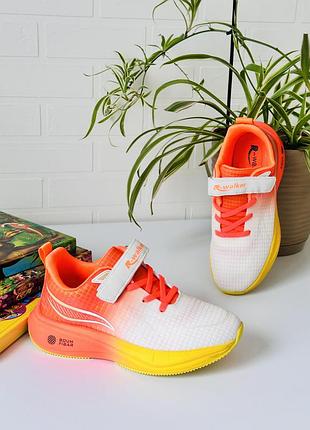 Кросівки дитячі легкі та зручні