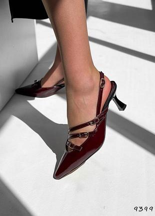 Бордові натуральні лаковані лакові туфлі човники слінгбеки з гострим носом на середній шпильці бордо