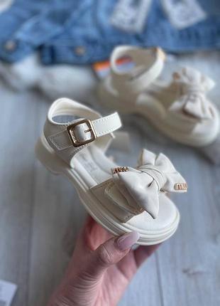 Босоножки для девочек