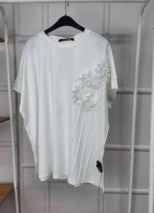 Футболка с аппликацией