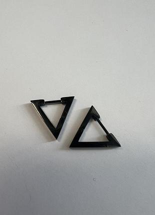 Чорні трикутні сережки
