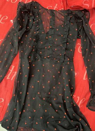 Напівпрозора сукня з сердечками