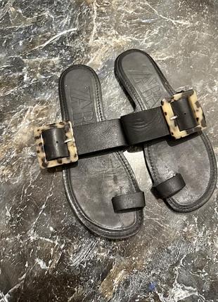 Шкіряні шльопанці