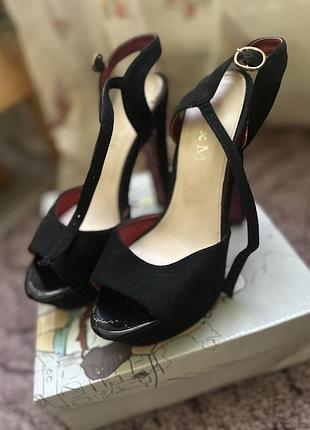 Босоніжки жіночі