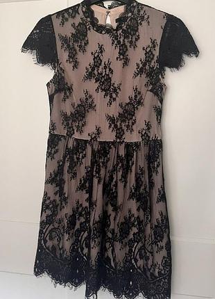 Платье кружевное, бежевое с черным кружевом