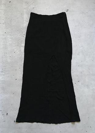 Чорна довга спідниця з вирізом