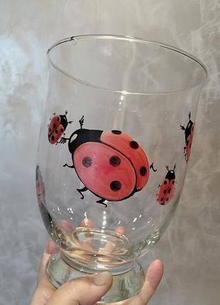 Стеклянная сосуда,ваза