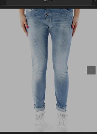 Светло-голубые скинни на болтах