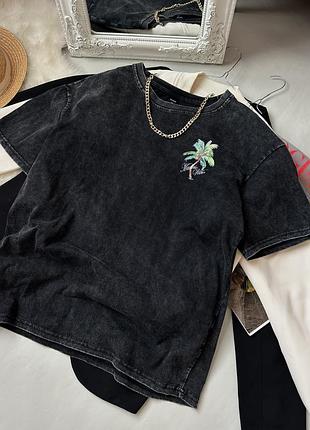 Стильная женская футболка