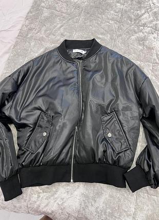 Курточка жіноча