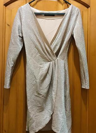 Рожева блискуча сукня на запах